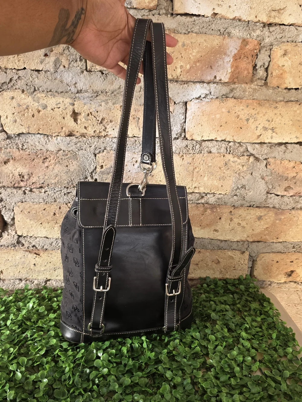 Dooney & Bourke 🖤​classic vintage